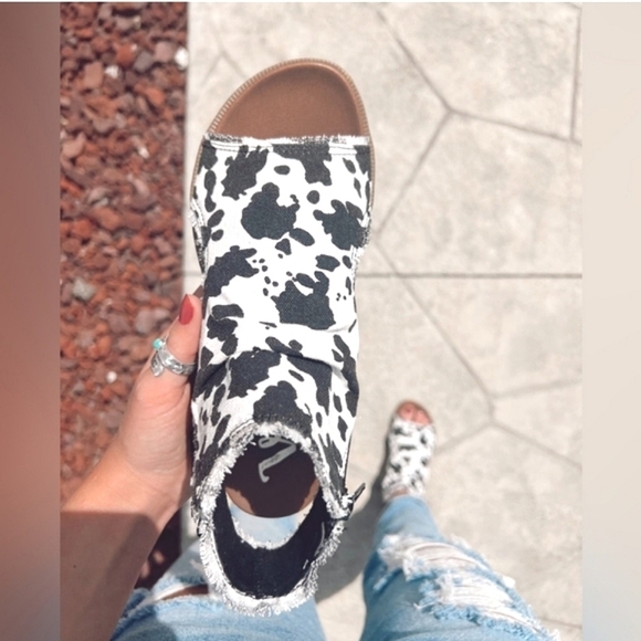 Very G Libra Black Cow Animal Print Western Sandals Shoes Size 7 - Picture 4 of 7